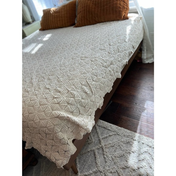 Vintage Crochet Coverlet - Picture 9 of 9